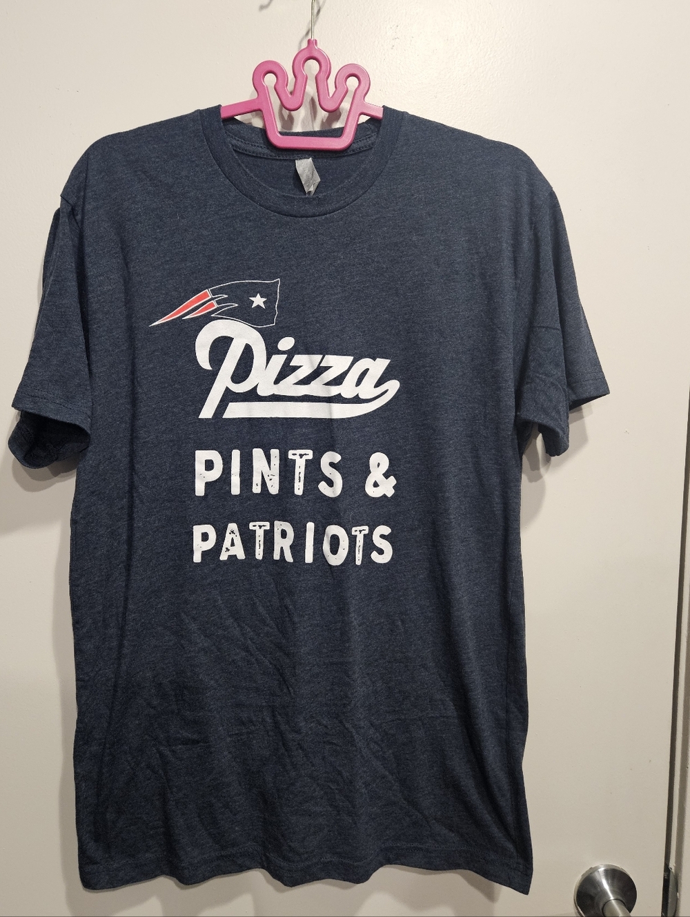 NE Patriots Famous San Diego  Sports Bar  Graphic Tee Medium